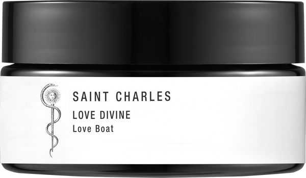Additivo per il bagno biologico Saint Charles Love Divine Love Boat con petali di rosa, siero di latte e oli essenziali per un'esperienza di benessere sensoriale e romantico. VeroBelloBio.
