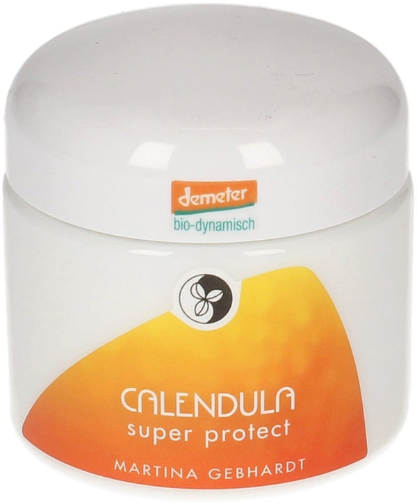 VeroBelloBio: Martina Gebhardt Calendula Super Protect, crema protettiva naturale per pelle sensibile di neonati e adulti, con calendula e lanolina, in un vasetto bianco su sfondo neutro.