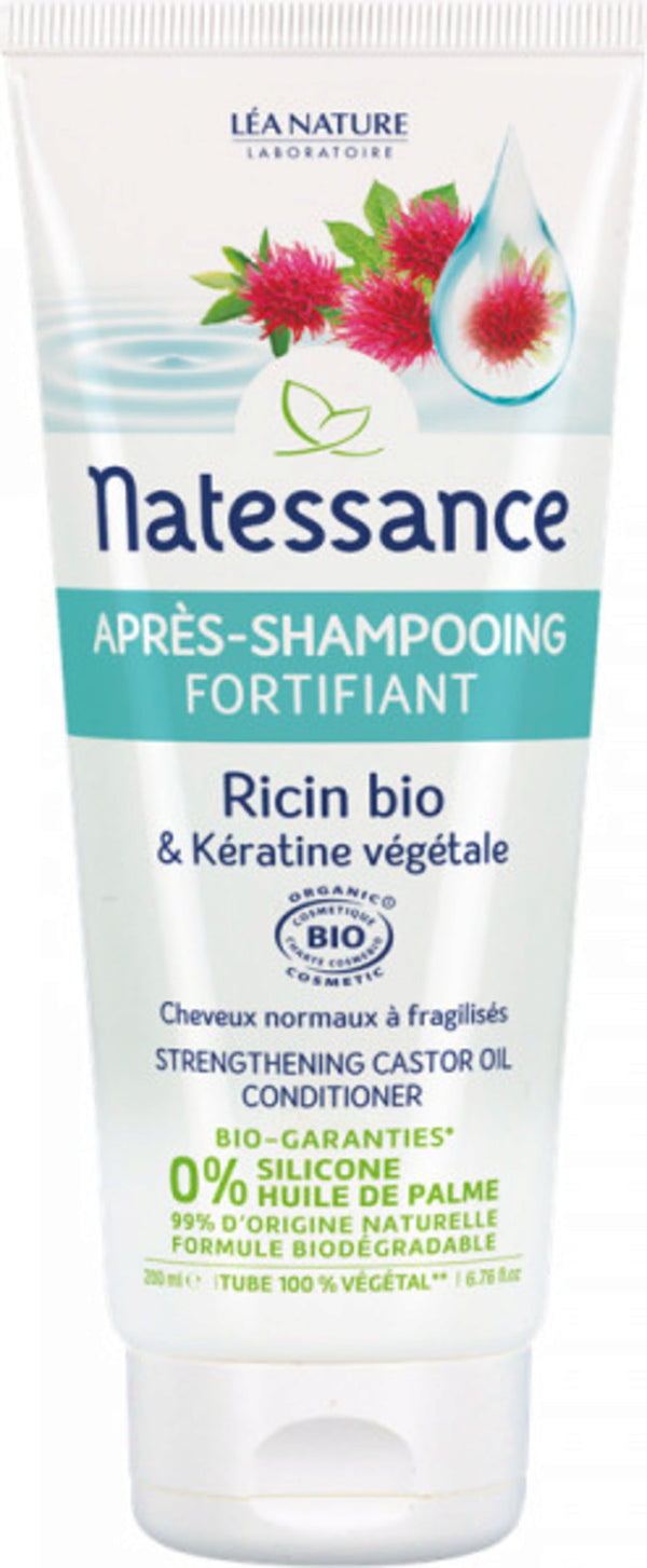 Balsamo rinforzante Natessance con olio di ricino e cheratina vegetale, certificato bio per capelli lucidi, sani e facilmente gestibili. Ideale per la bellezza consapevole.