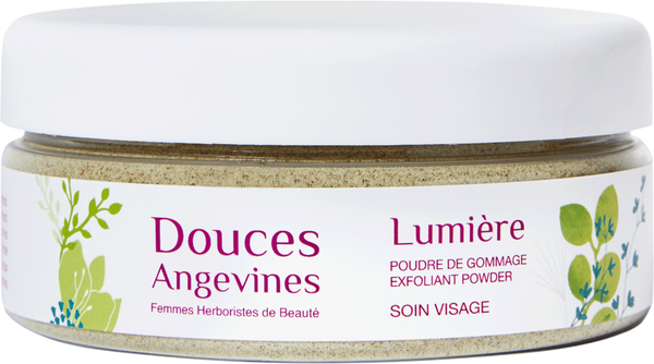 Douces Angevines Lumière Exfoliant Powder, peeling viso biologico delicato per una pelle luminosa e un'autostima rinnovata.