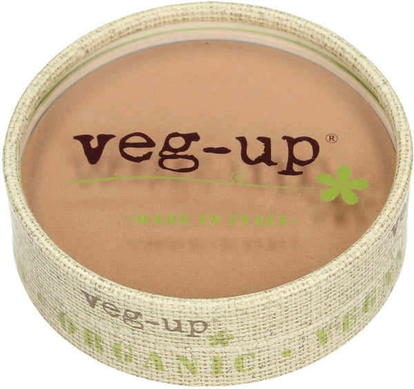 Fondotinta compatto naturale veg-up tonalità Sand, per una coprenza elevata e un effetto setificante sulla pelle. Ideale per una bellezza autentica e consapevole con ingredienti biologici e vitamina E.